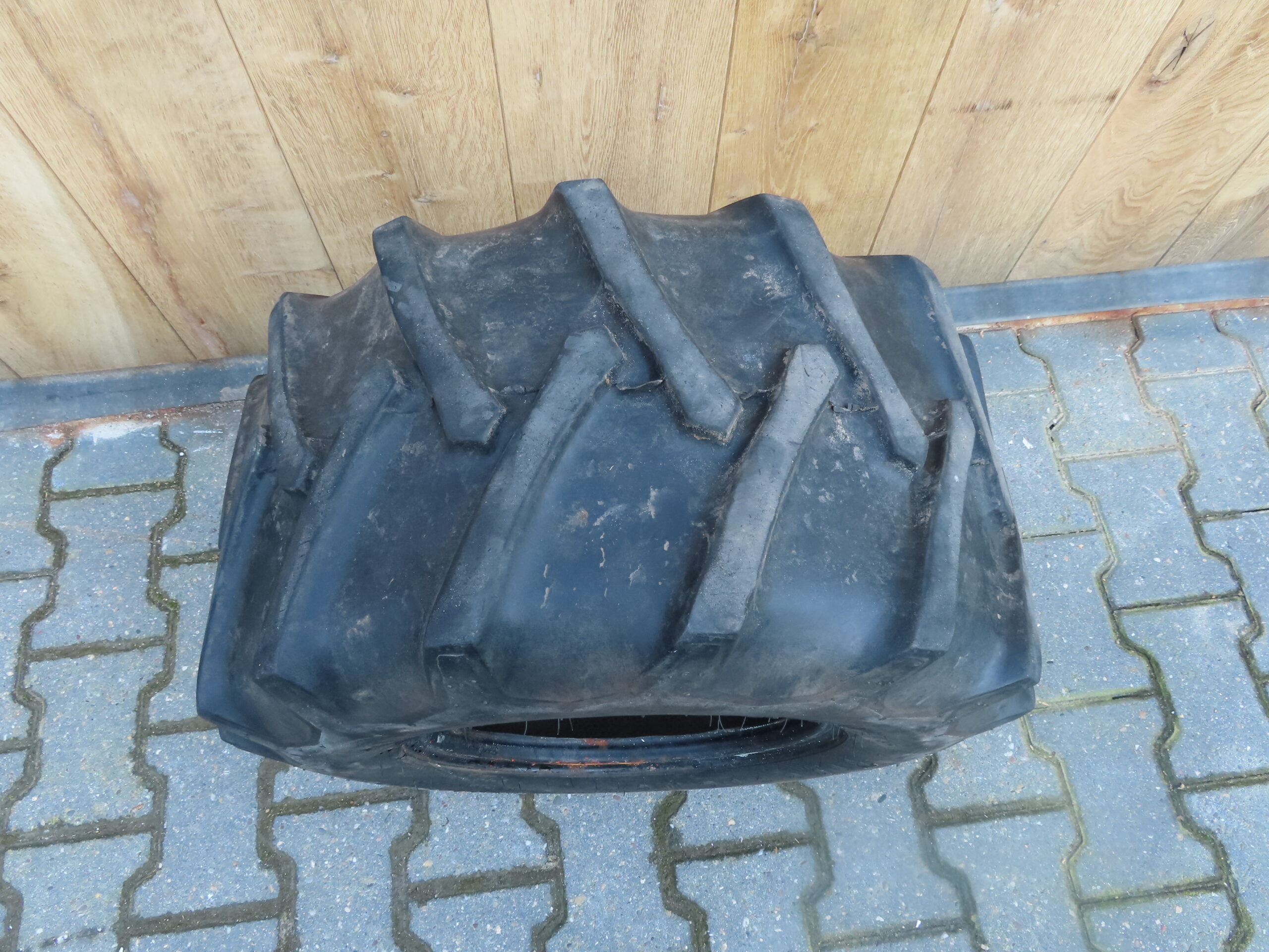 Industrieband 26x12.00-12 gebruikt - Afbeelding 2